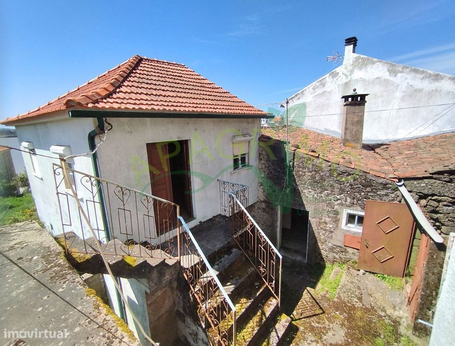 Casa para reconstrução no centro histórico de Penedono