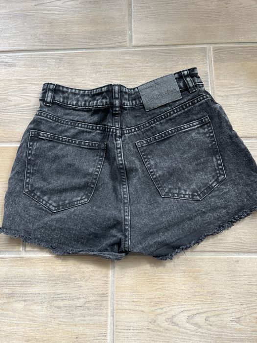 Krótkie spodenki rozm. 36 Terranova