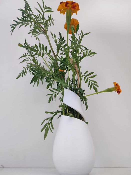 Vaso Branco em Espiral para Flores