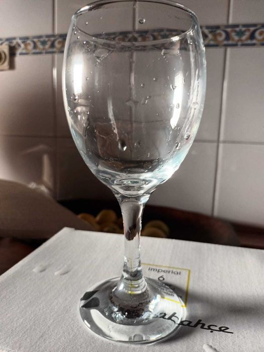 Taça de vidro para vinho