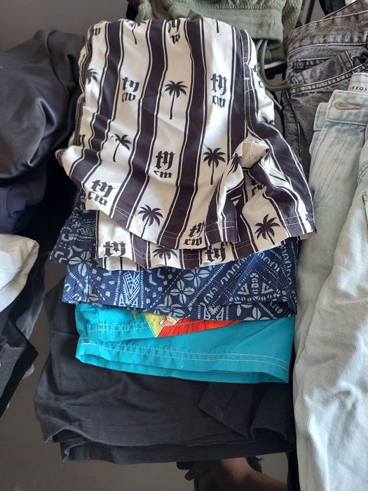 26 peças de roupa criança  11-12 anos inclui Tiffosi