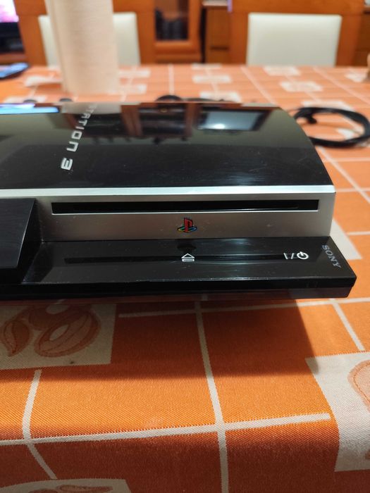 PlayStation 3 Fat 40GB com 2 comandos e jogos
