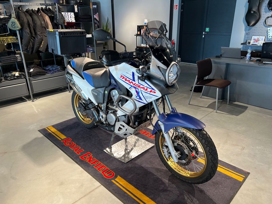 Honda Transalp bogato i markowo wyposażona mały przebieg długie opłaty