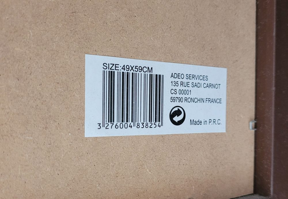 Espelho com moldura de madeira em muito bom estado