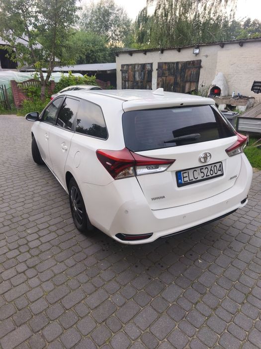 Sprzedam Toyotę Auris kombi