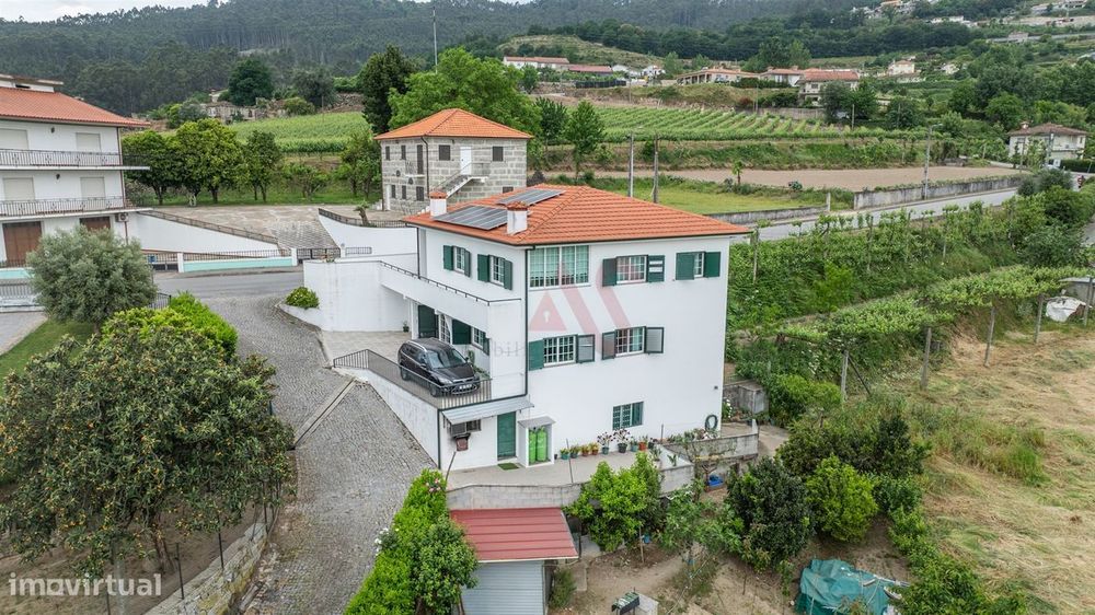 Moradia T3+3 com Duas Habitações Independentes – Excelente Oportunidad