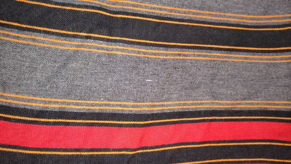 Kapa narzuta pasiak z czasów PRL-u