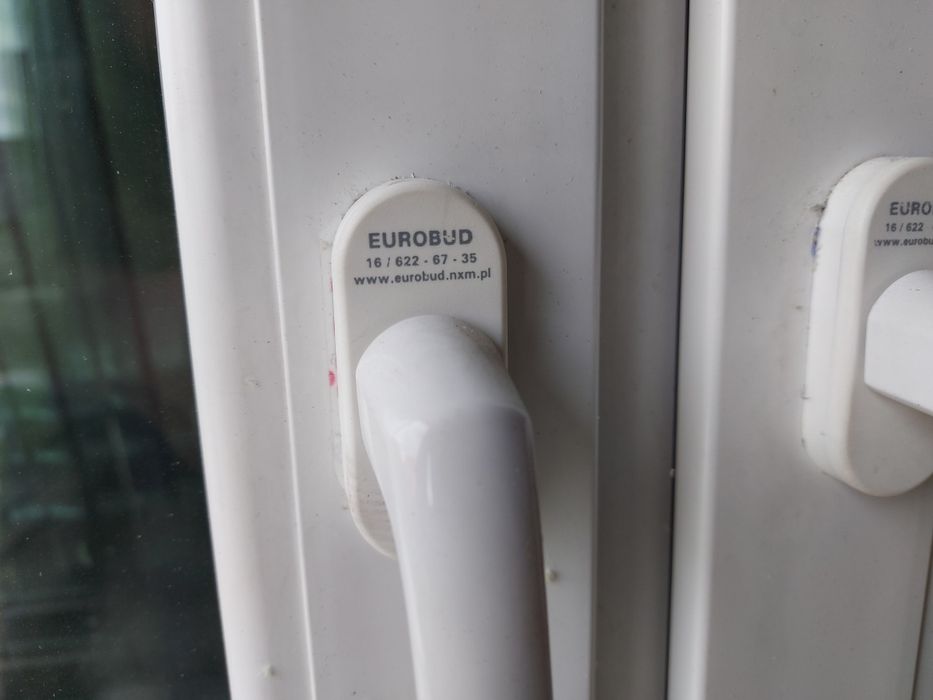 Okno PCV Dwuszybowe Dwuskrzydłowe Złoty Dąb  Moskitiera