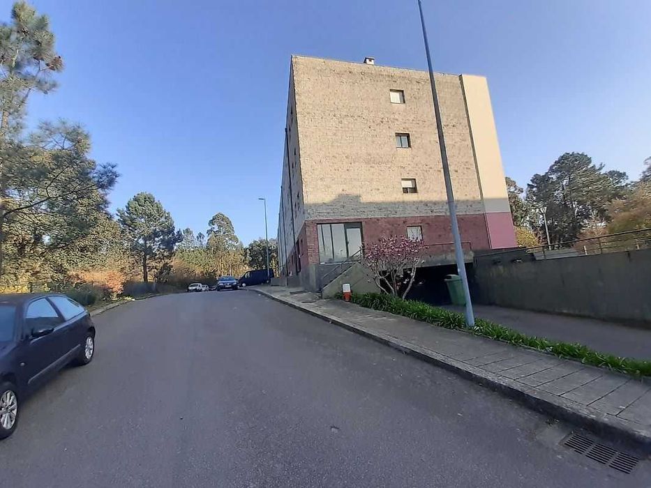 Lugar de garagem e ou arrumos em Alfena