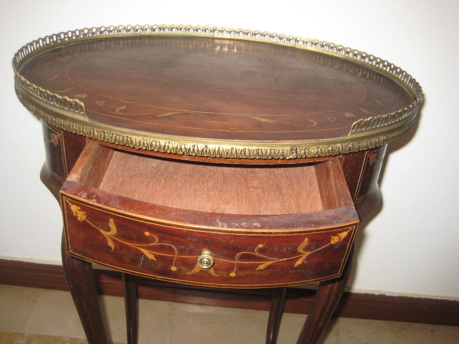 Mesa alta madeira,c/rebordo,anos 1900