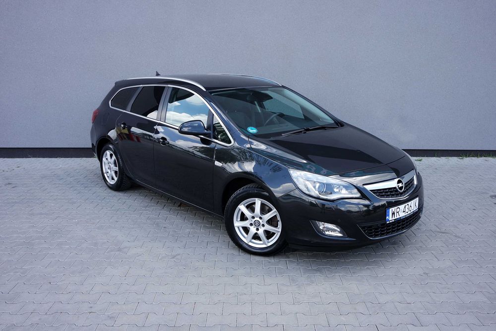 Opel Astra J 2.0 diesel bixenon navi super stan z Niemiec