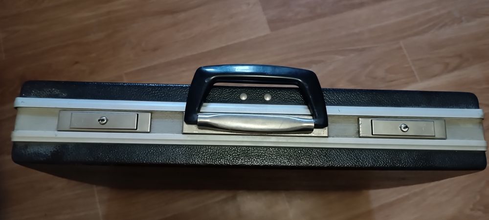 Торг /Вінтаж,Чемодан,Кейс , Саквояж ,Сумка, для паперів чи ще чогось