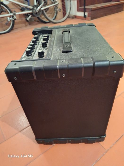 Amplificador Roland 30 cube bass