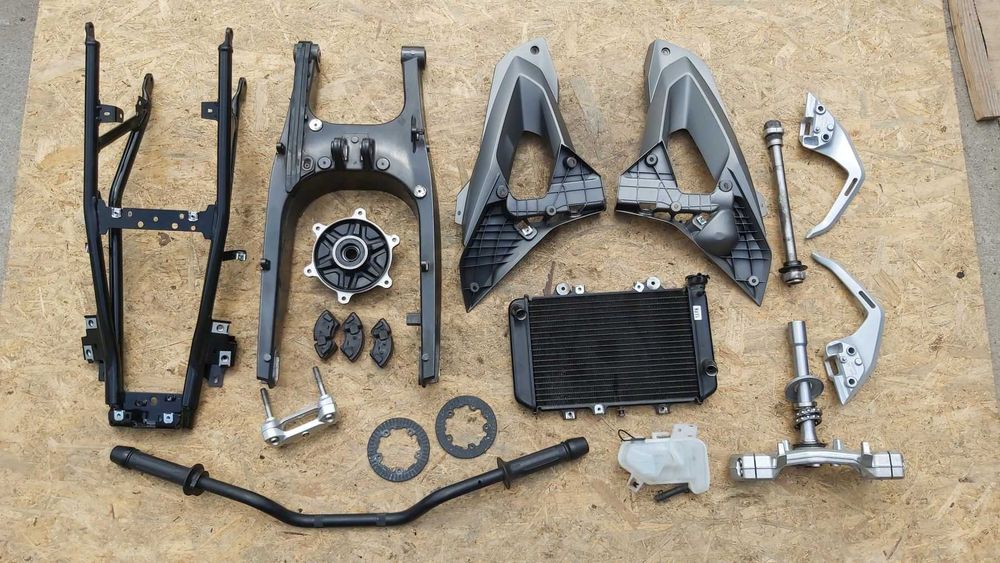 G310r wahacz G310 raczka chlodnica kierownica polka risery zabierak