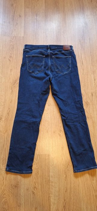 Spodnie Wrangler Stretch (dopasowujace sie do sylwetki). Rozmiar M/L. Stan igla