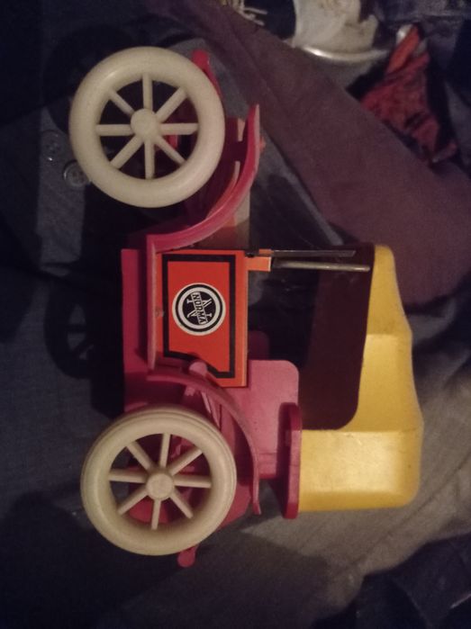 Продам игрушечную машинку на батарейках времён СССР