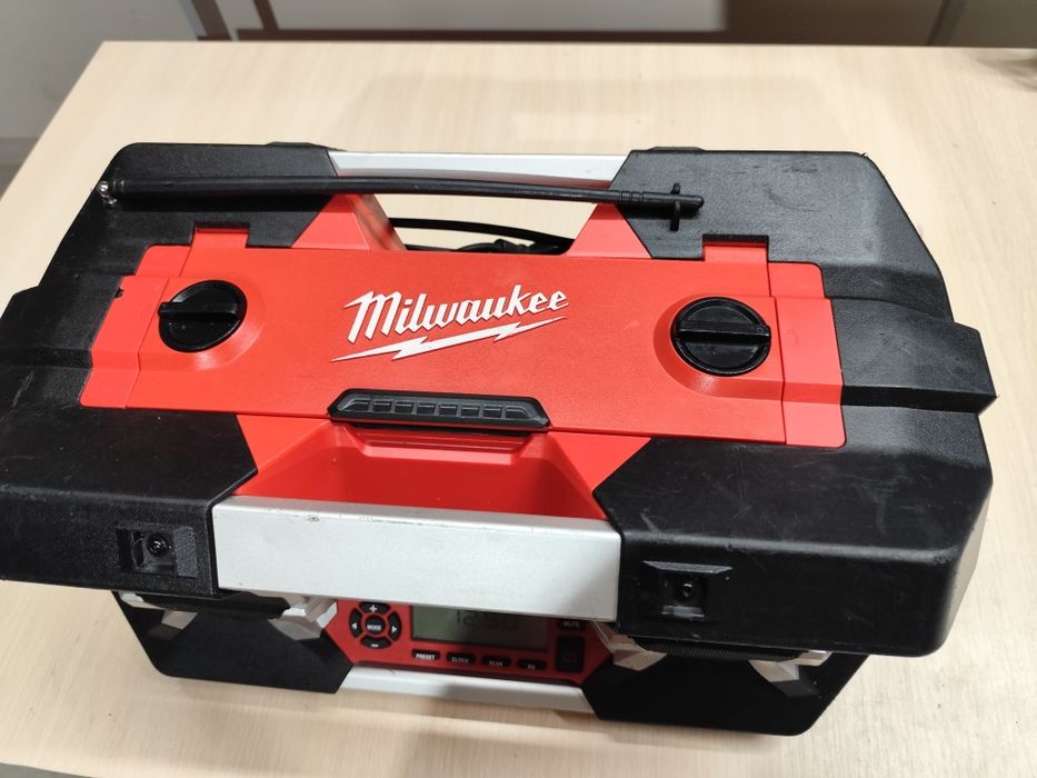 Milwaukee M12- 28 DCR колонка/радіо/ Мілвоке оригінал