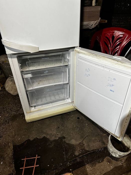 Холодильник Indesit