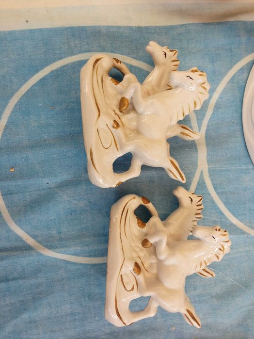 Cavalinhos antigos de loiça