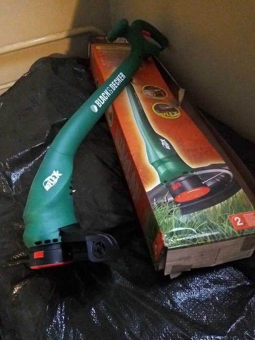 Aparador Black & Decker Reflex electrico