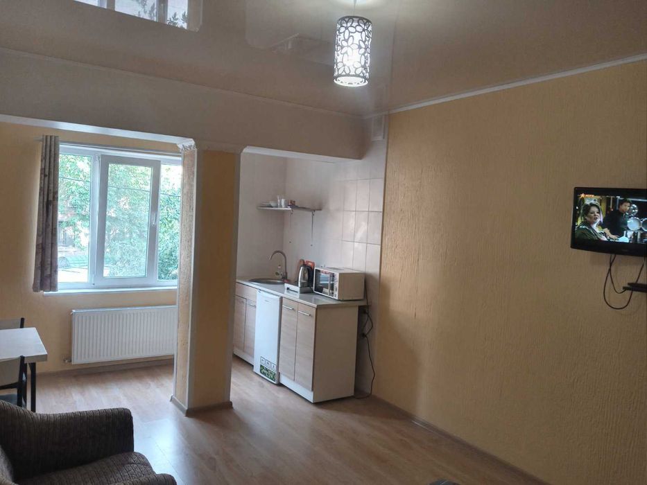 Квартира в центрі подобово 600 грн., погодинно 300. Документи