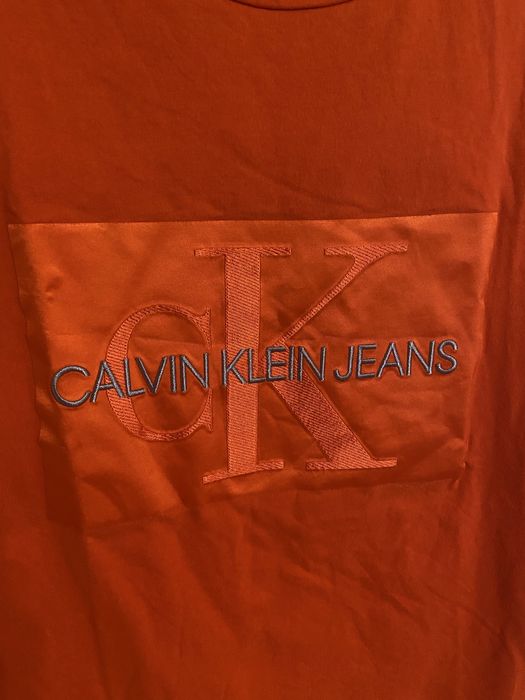 Футболка Calvin Klein size L , стан як новий , оригінал