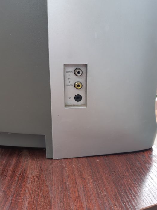 Продам телевизор с тумбой