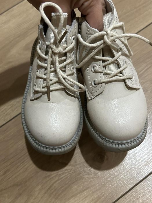 Взуття для дівчинки на осінь