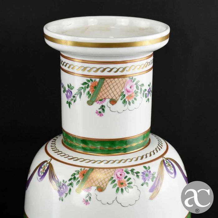 Par de Talhas / Jarrões em porcelana Vidal Arte, pintados à mão