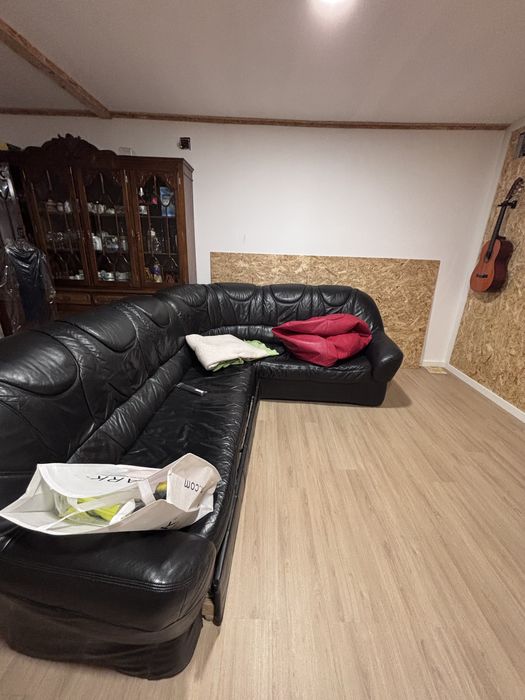Sofa em pele preta