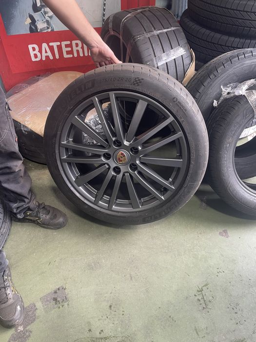 Conjunto 4 Jantes R20 c/ Pneus - Originais  Porsche Panamera