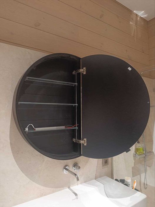 Кругле дзеркало з підсвіткою