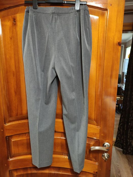 Женский брючный костюм