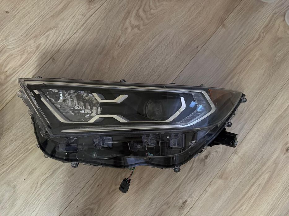 Фари Toyota RAV4 оригінальні з 2019-
