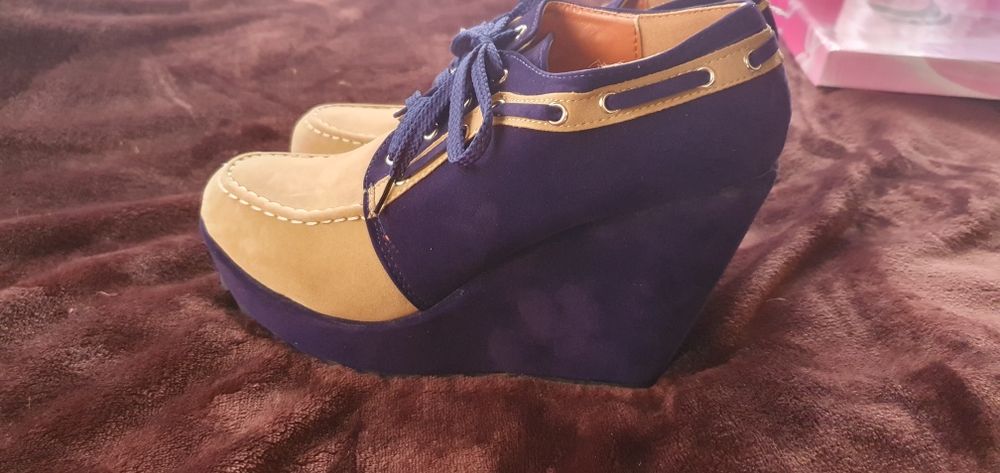 Buty na koturnie 39