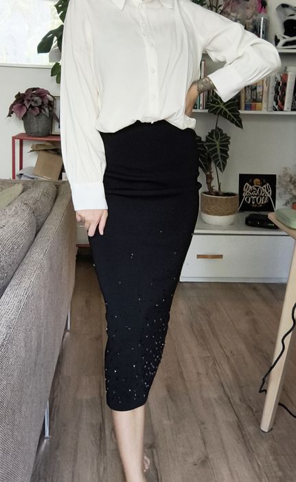 Zara czarna elegancka spódnica midi zdobienia