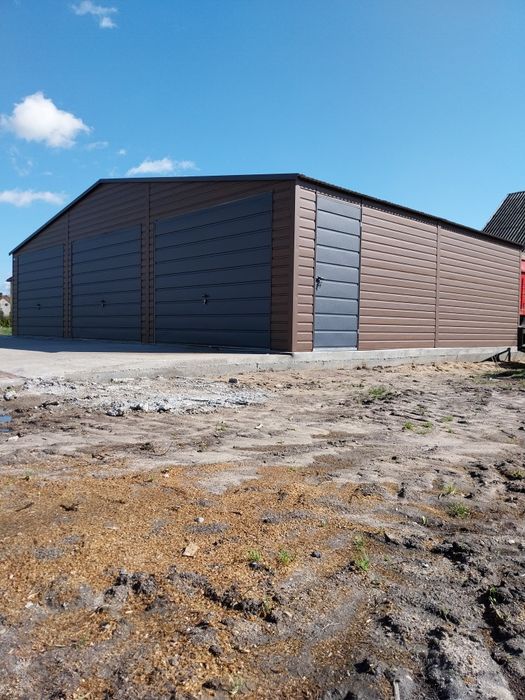 Garaż blaszany blaszak nowoczesny wygląd drewnopodobny