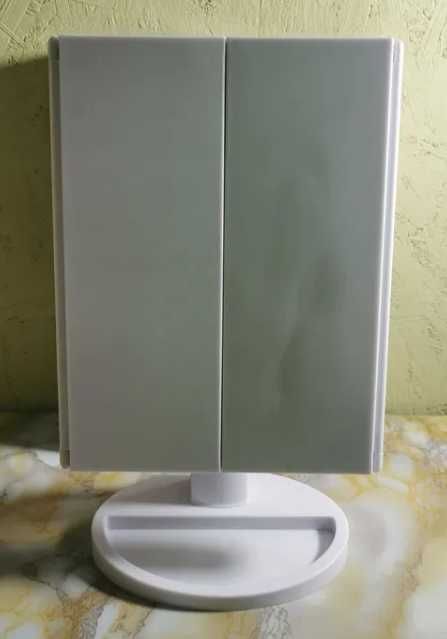 Зеркало с LED лампами тройное