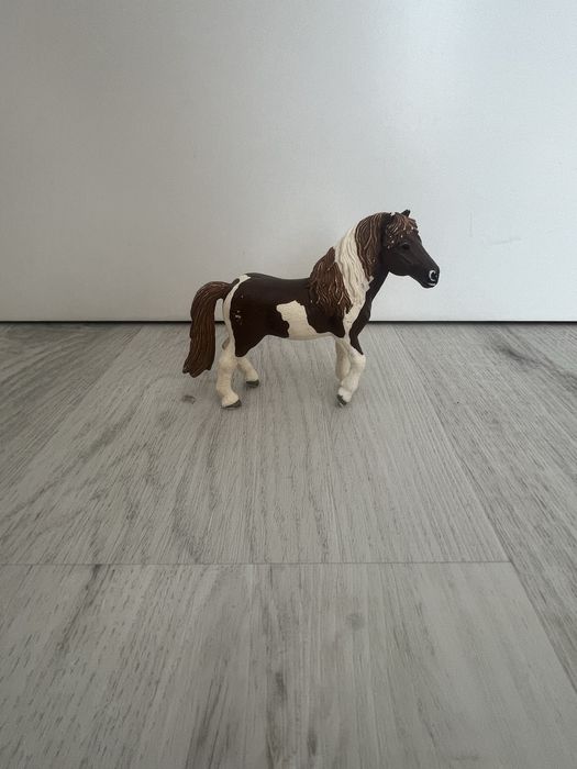 Figurka konik schleich