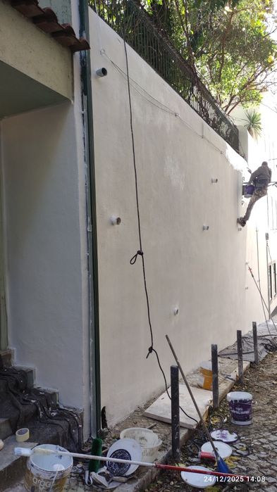 Remodelação. Pintura canalização elétrica