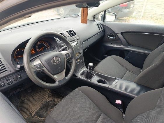 Toyota Avensis 2010