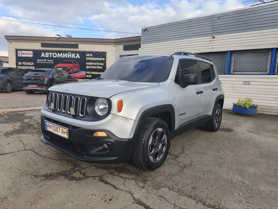 Продам Jeep Renegade 2.4 газ бензин автомат полный привод 
Автомобиль полностью обслужен делать не чего не нужно 
Поменял масло в двигателе в коробке автомат 
Кондиционер заправлен
Торг символический 
На обмен 12000