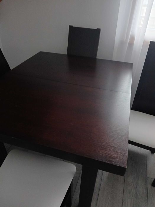 Stół  z 6 krzeslami drewniany