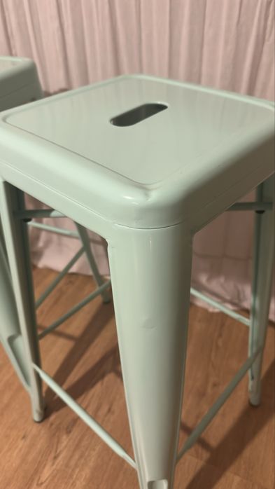 2 Bancos altos de ferro