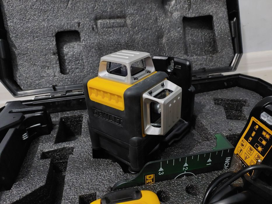 Dewalt Лазерний уровень в кейсе с аккумулятором 2 Ач DeWALT DCE0811D1G