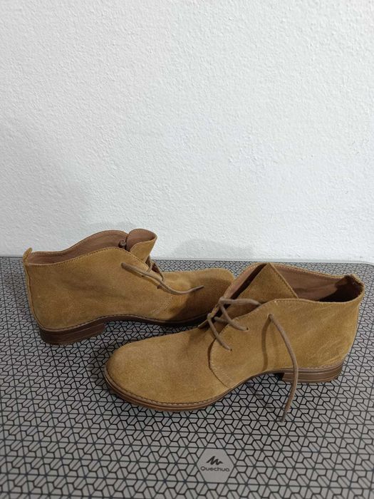 Botins castanhos femininos, tamanho 38, usados uma única vez.