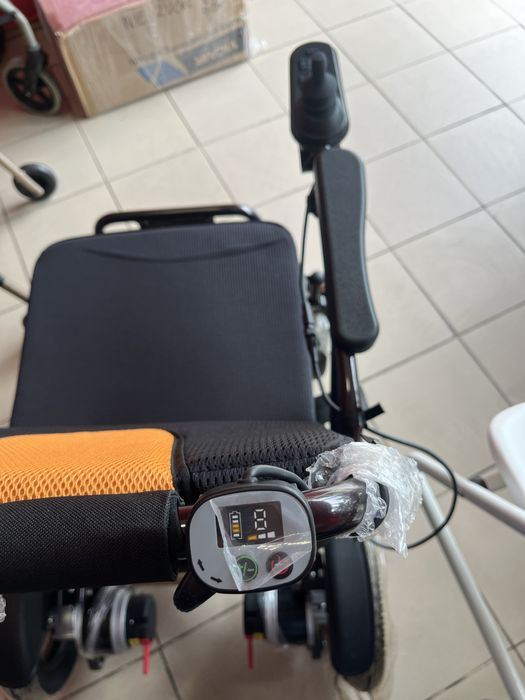 Wozek inwalidzki elektryczny Lekki