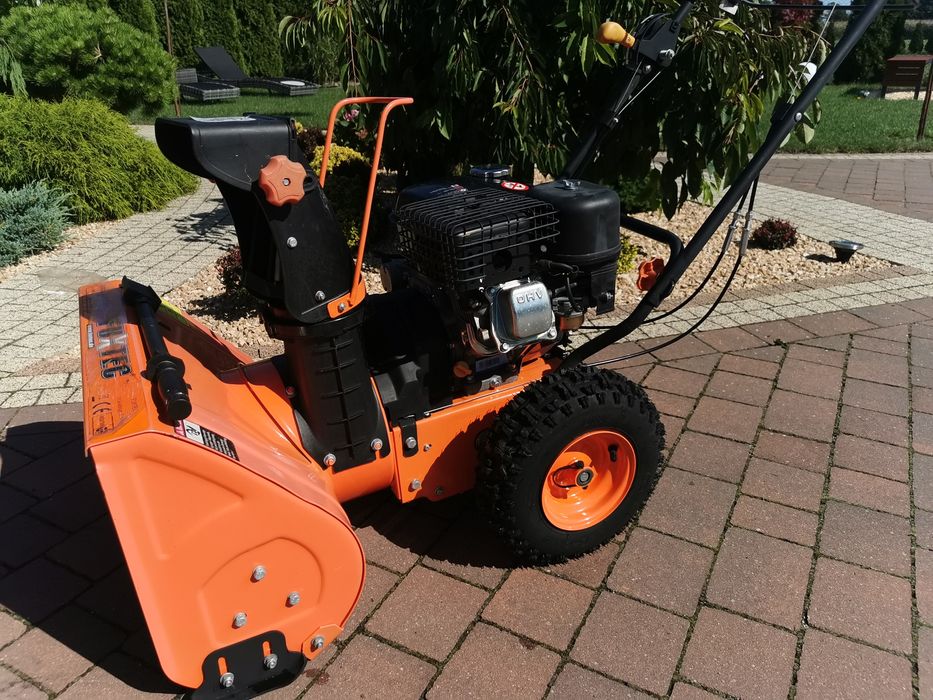Odśnieżarka spalinowa samojezdna