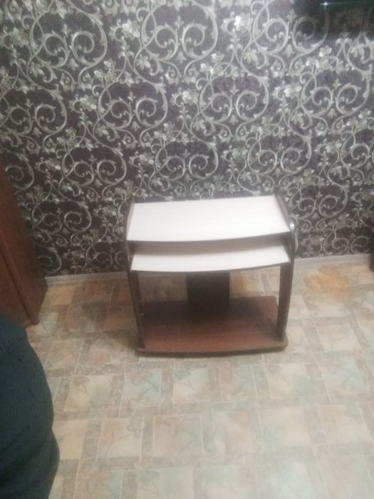 Столик компьютерный.
