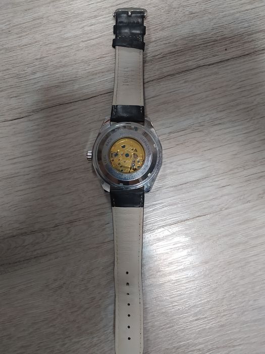 Часы скелетоны с кожаным ремешком